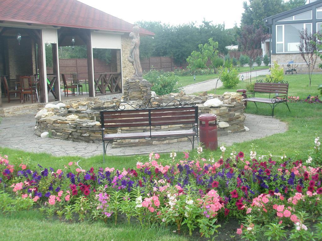 Hotel Grant Pesochin Esterno foto