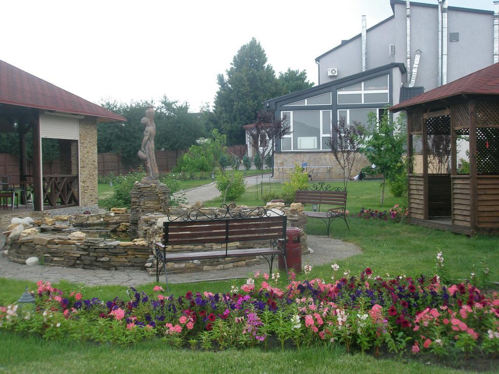 Hotel Grant Pesochin Esterno foto