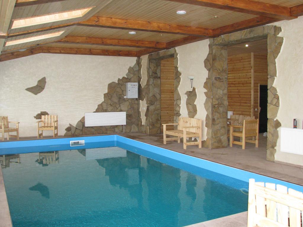 Hotel Grant Pesochin Esterno foto