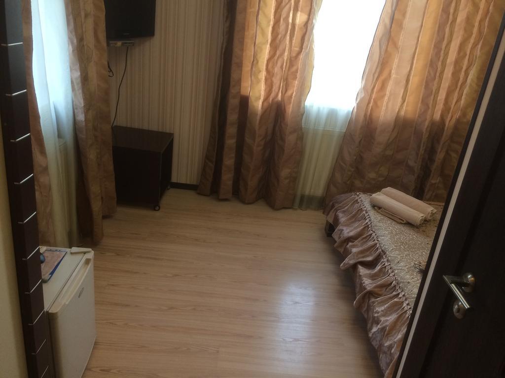 Hotel Grant Pesochin Esterno foto