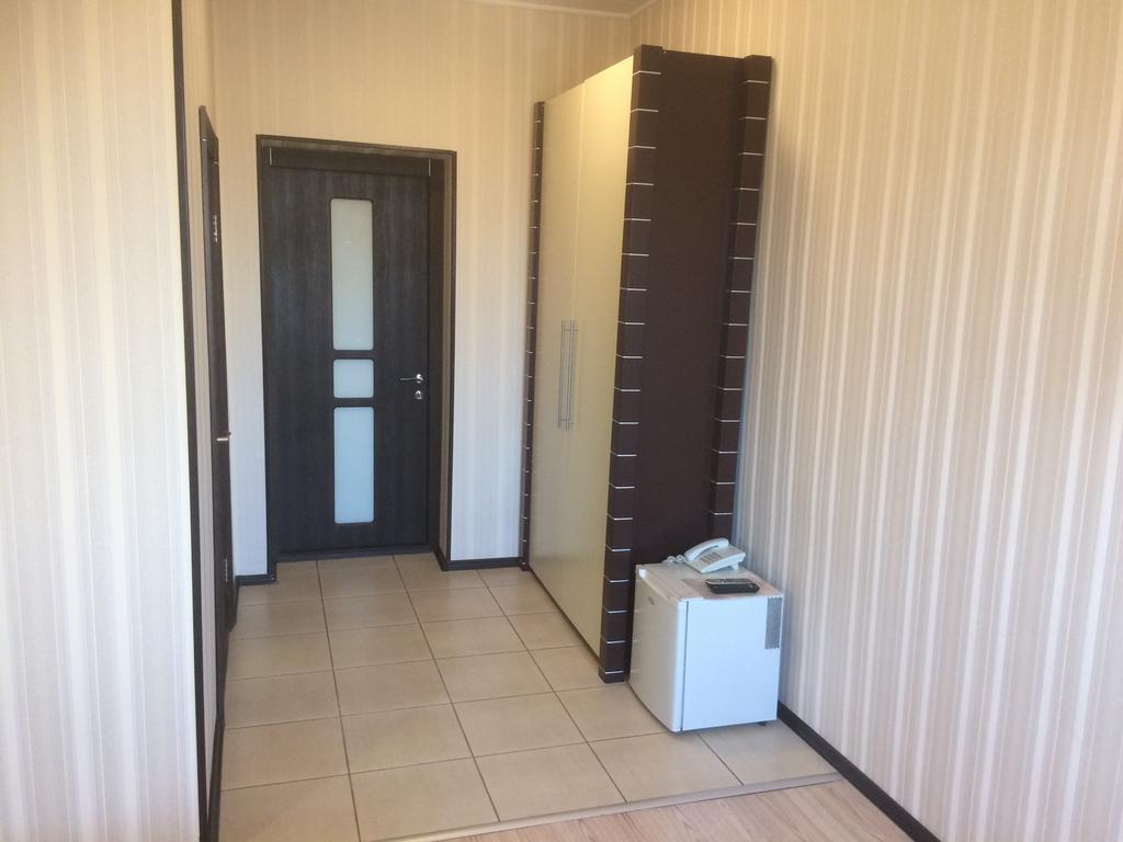 Hotel Grant Pesochin Esterno foto