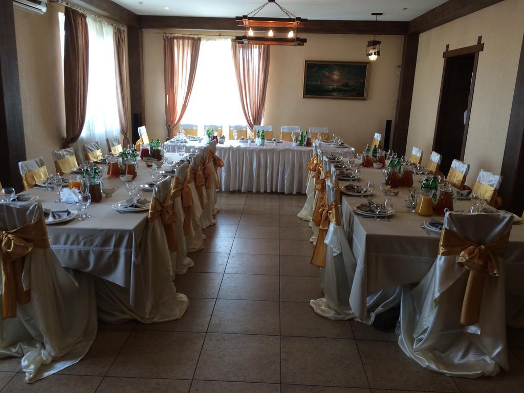 Hotel Grant Pesochin Esterno foto