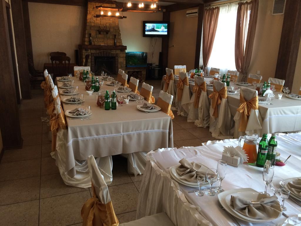 Hotel Grant Pesochin Esterno foto